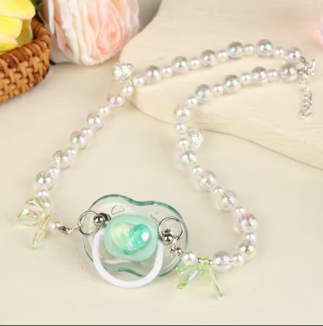 Tétine perlé pastel avec pendentif cœur